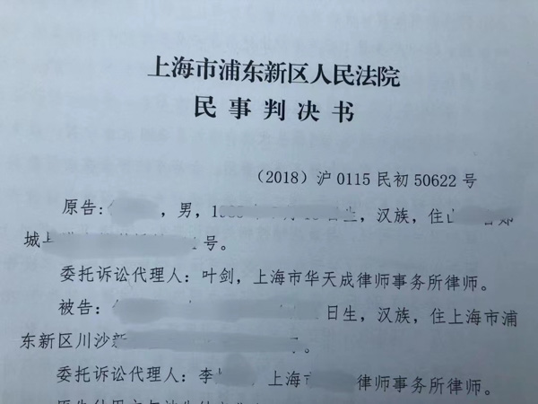 征地拆遷遇地痞流氓來逼遷我們該怎么辦!龍華區(qū)律師：送他們?nèi)プ? src="/uploads/76/107.jpg"/></p>
<p>
　　一、仔細(xì)認(rèn)清，拆遷中這樣的人屬于黑惡勢力!
</p>
<p>
　　近日，山東省濟(jì)南市公安局首次公布了黑惡勢力的29種常見表現(xiàn)形式，并鼓勵(lì)全社會參與掃黑除惡。請拆遷戶仔細(xì)認(rèn)清，如果你身邊出現(xiàn)了這樣一群地痞流氓，那么他們很可能屬于黑惡勢力：
</p>
<p>
　　他們戴著大金鏈子，紋著夸張的紋身，成群結(jié)隊(duì)地在拆遷戶家里肆意挑釁
</p>
<p>
　　他們滿口臟話、蠻橫、粗暴，還可能隨身、隨車攜帶著管制刀具或棍棒，給拆遷戶造成莫大的心理壓力
</p>
<p>
　　他們作為社會閑散人員參與開發(fā)商征地拆遷，仗著人數(shù)優(yōu)勢“擺隊(duì)形”、“站場子”，用這種方式恐嚇威脅拆遷戶
</p>
<p>
　　他們晝伏夜出、惹是生非，在深夜拿著大喇叭吆喝，放鞭炮，砸門窗、潑油漆、毀監(jiān)控，借此逼迫拆遷戶簽字搬遷。
</p>
<p>
　　……
</p>
<p>
　　二、為非作歹的黑惡勢力，你們該收斂了!
</p>
<p>
　　龍華區(qū)律師認(rèn)為，違法強(qiáng)拆中黑惡勢力的行為有可能觸犯《刑法》中的多項(xiàng)罪名：
</p>
<p>
　　1.隨意毆打、辱罵、恐嚇拆遷戶情節(jié)惡劣，涉嫌尋釁滋事罪
</p>
<p>
　　2.未經(jīng)拆遷戶同意闖入家門，涉嫌非法侵入公民住宅罪
</p>
<p>
　　3.未經(jīng)法定程序違法強(qiáng)拆房屋，涉嫌故意毀壞財(cái)物罪
</p>
<p>
　　4.以故意傷害為目的，暴力毆打拆遷戶，涉嫌故意傷害罪
</p>
<p>
　　5.非法拘禁拆遷戶，剝奪其人身自由逼迫其簽協(xié)議的，涉嫌非法拘禁罪
</p>
<p>
　　6.黑惡勢力發(fā)展為黑社會性質(zhì)的組織，組織、領(lǐng)導(dǎo)和積極參加的人員涉嫌組織、領(lǐng)導(dǎo)、參加黑社會性質(zhì)組織罪。
</p>
<p>
　　所以某些地方的拆遷黑惡勢力，某些為非作歹的地痞無賴，別再“擺隊(duì)形、站場子”了，你們該收斂了!否則，任何拆遷戶都可以依法送你們進(jìn)牢房。
</p>
<p>
　　三、對付拆遷黑惡勢力，怎樣送他們?nèi)プ?
</p>
<p>
　　1.報(bào)警
</p>
<p>
　　遇到違法強(qiáng)拆中的黑惡勢力違法犯罪，必須第一時(shí)間報(bào)警且報(bào)警必須撥打110，切忌撥打當(dāng)?shù)嘏沙鏊娫捇蛎窬娫?，?bào)警時(shí)進(jìn)行電話錄音。
</p>
<p>
　　報(bào)警時(shí)要冷靜清晰說明自己遭遇的黑惡勢力違法犯罪的情形，并且明確報(bào)警的訴求。
</p>
<p style="TEXT-ALIGN: center"><img alt=